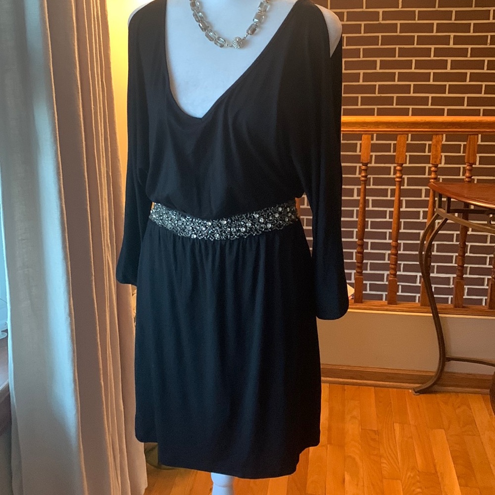 5/$30 Guess Long Sleeve Cold Shoulder Cinched Waist with Embellishments EUC M - Picture 3 of 16